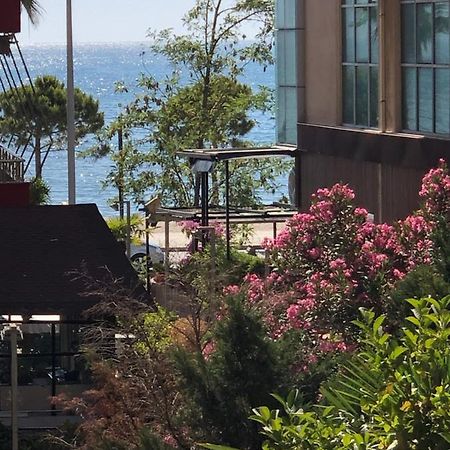 Lungomare Apartment Vlorë Exteriör bild