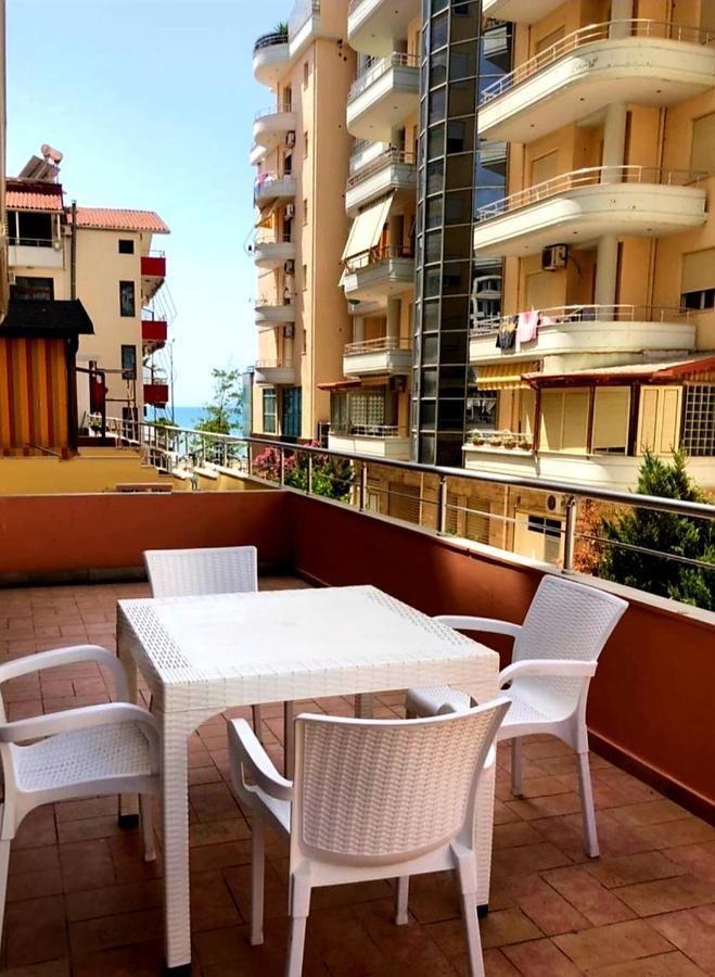 Lungomare Apartment Vlorë Exteriör bild